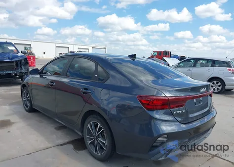 2024 Kia Forte Lxs z USA, uszkodzony, nr VIN 3KPF24AD3RE742104